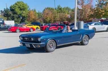 Los Angeles, California, ABD 7 Aralık 2025 Ford Mustang duting Supercar Sunday araba şovu.