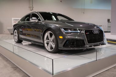 Audi Rs 7 ekranda.