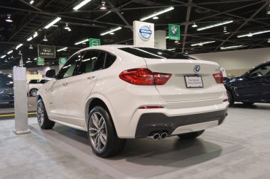 BMW X 4 ekranda.