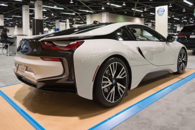 BMW i8 ekranda.