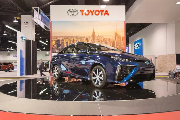 Toyota mira auf dem display. — Stockfoto
