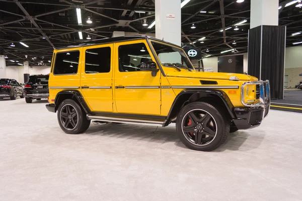 Mercedes-Benz G550 na wyświetlaczu. — Zdjęcie stockowe