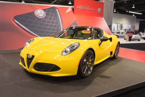 Alfa Romeo 4c na wyświetlaczu. — Zdjęcie stockowe