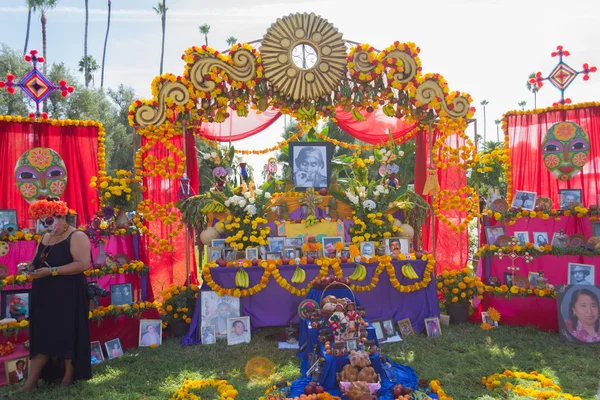 Traditional Mexican altar installation. — Stock Photo, Image