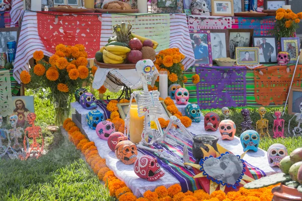 Traditional Mexican altar installation. — Stock Photo, Image