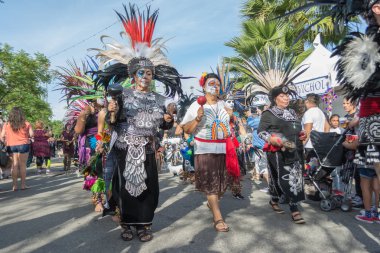 Ekranda Conchera dansçı