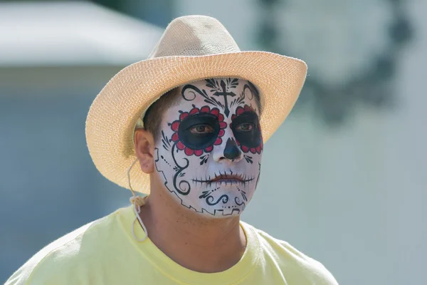 Man with sugar skull — Stock Photo, Image