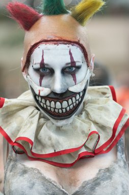 Cosplay kadın ekranda