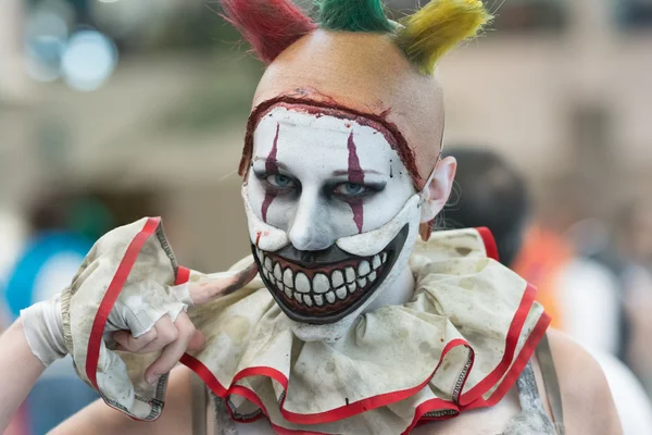 Cosplay kadın ekranda