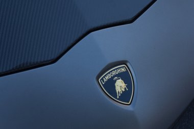 Lamborghini amblemi ekranda