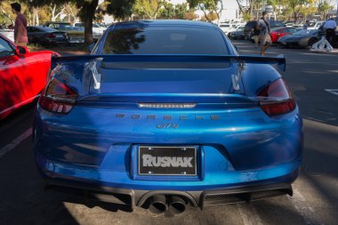 Porsche Cayman Gt4 ekranda