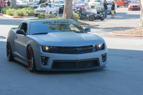 Chevrolet Camaro на выставке — стоковое фото