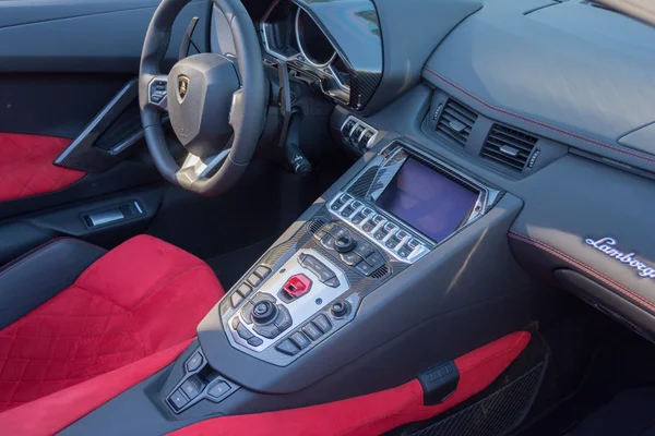 Lamborghini Aventador деталь інтер'єру на дисплеї — стокове фото