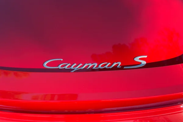 Porsche Cayman S подробно на дисплее — стоковое фото