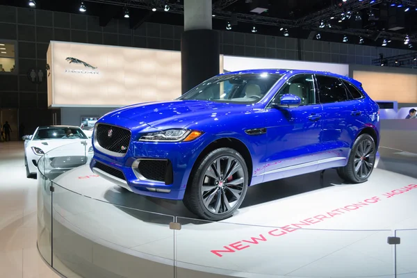 Jaguar f-pace 2016 — Stockfoto