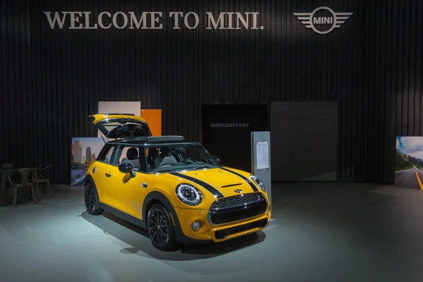 Mini Hardtop on display — 图库照片