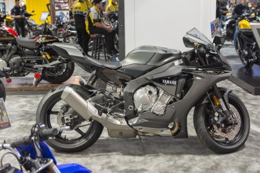 Yamaha R1 ekranda