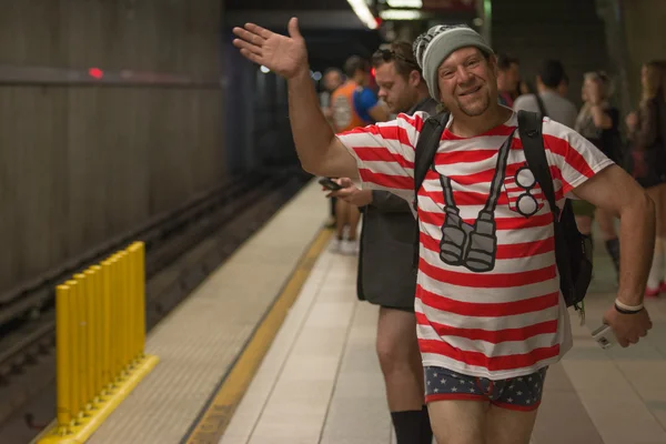 Homem sem calças no metro — Fotografia de Stock