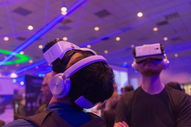 Men tries virtual reality Samsung Gear VR headset