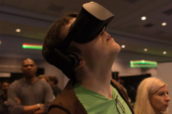 Man tries virtual reality headset — Stok fotoğraf