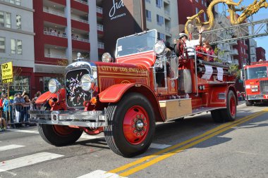 Vintage itfaiye arabası 117th Golden Dragon geçit töreni sırasında