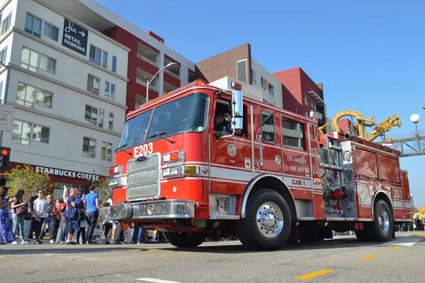 Camion dei pompieri durante la 117esima Golden Dragon Parade — Foto Stock