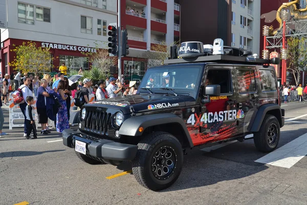 Jeep de radar móvil de la NBC durante el 117º Desfile del Dragón Dorado — Foto de Stock