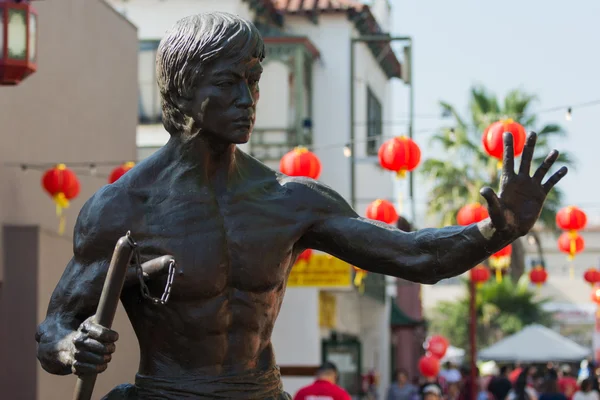 Estatua de Bruce Lee durante el Desfile del Dragón de Oro 117 , — Foto de Stock