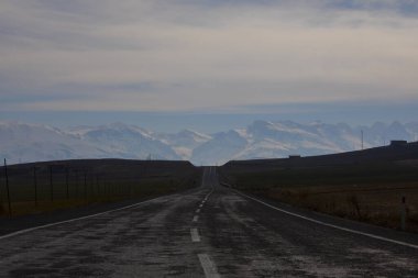 Camardi dağları ve yol manzarası, Nide Kayseri yolu..