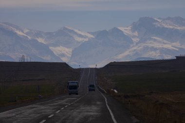 Camardi dağları ve yol manzarası, Nide Kayseri yolu..