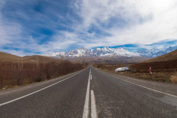 stock image Camardi mountains and road view, Nigde Kayseri road.