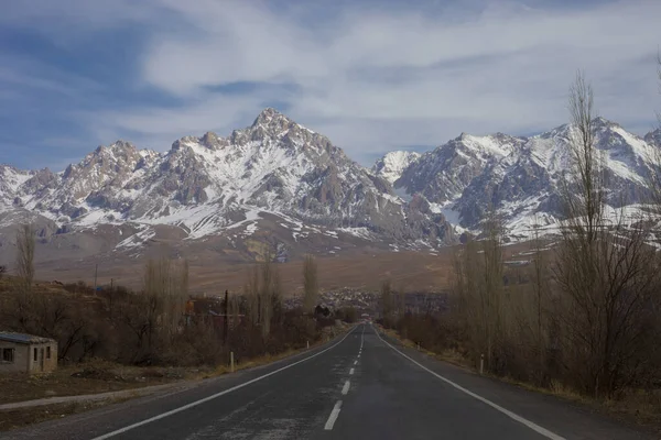 Camardi Berge Und Strassenblick Nigde Kayseri Strasse — Stockfoto