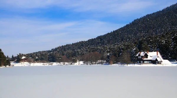 Parque Natural Montanhoso Com Lago Florestas Trilhas Para Caminhadas Áreas — Fotografia de Stock