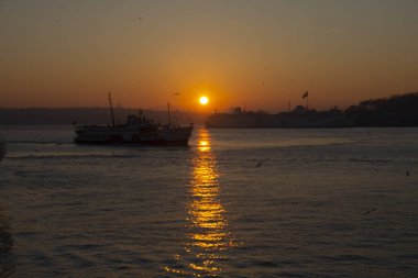 Büyük şehir İstanbul ve şehir manzarası, gün doğumu.