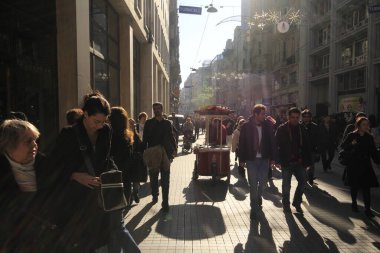 İstanbul - Türkiye: 28 Ekim 2020, İstanbul, Türkiye kentte ve ülkenin 81 ilinden birinde yer aldı. Ülkedeki en kalabalık, ekonomik, tarihsel ve sosyo-kültürel olarak en önde gelen şehirdir..