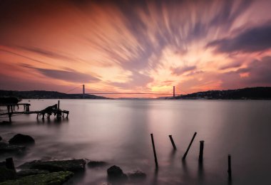 15 Temmuz Şehitler Köprüsü, eski adıyla Boğaz Köprüsü ya da Birinci Köprü, boğaza inşa edilen ilk köprü olması nedeniyle Karadeniz ile Marmara Denizi 'ni birbirine bağlayan üç asma köprüden biridir..