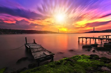 15 Temmuz Şehitler Köprüsü, eski adıyla Boğaz Köprüsü ya da Birinci Köprü, boğaza inşa edilen ilk köprü olması nedeniyle Karadeniz ile Marmara Denizi 'ni birbirine bağlayan üç asma köprüden biridir..