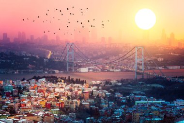 15 Temmuz Şehitler Köprüsü, eski adıyla Boğaz Köprüsü ya da Birinci Köprü, boğaza inşa edilen ilk köprü olması nedeniyle Karadeniz ile Marmara Denizi 'ni birbirine bağlayan üç asma köprüden biridir..