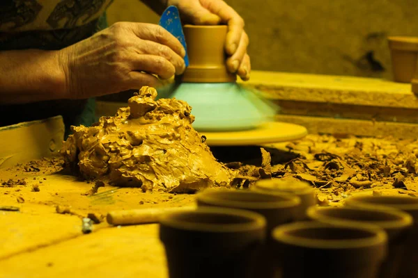 陶器道具や調理器具 通常は粘土 柔らかい土で作られ オーブンで焼かれる — ストック写真