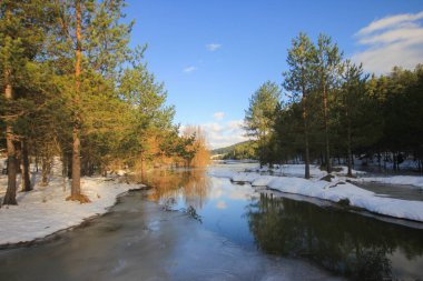 Çömlek aleti ya da pişirme aleti, genellikle kil, yumuşak toprak ve fırında pişirilmiş.