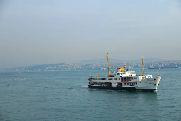 City Lines Ferries Die Veerdiensten Aanbieden Aan Passagiers Bosporus Met — Stockfoto