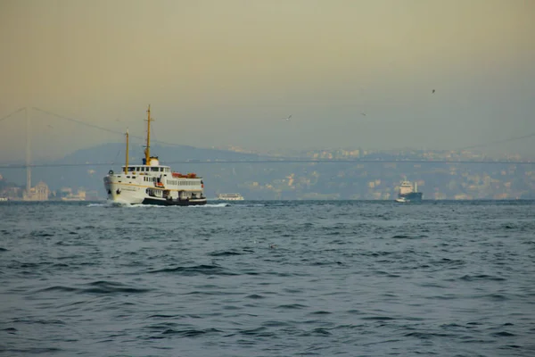 Linhas Cidade Ferries Que Fornecem Serviço Balsa Para Passageiros Bósforo — Fotografia de Stock