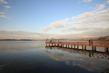 Kckcekmece, İstanbul 'un batısında yer alan bir ilçedir..