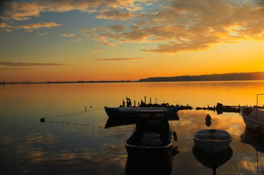 Kckcekmece, İstanbul 'un batısında yer alan bir ilçedir..