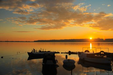 Kckcekmece, İstanbul 'un batısında yer alan bir ilçedir..