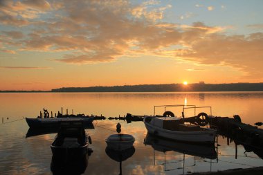 Kckcekmece, İstanbul 'un batısında yer alan bir ilçedir..