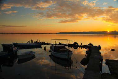 Kckcekmece, İstanbul 'un batısında yer alan bir ilçedir..