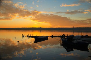 Kckcekmece, İstanbul 'un batısında yer alan bir ilçedir..