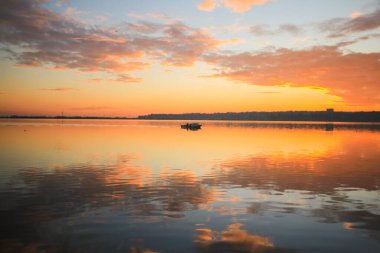 Kckcekmece, İstanbul 'un batısında yer alan bir ilçedir..