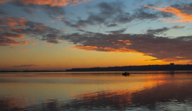 Kckcekmece, İstanbul 'un batısında yer alan bir ilçedir..